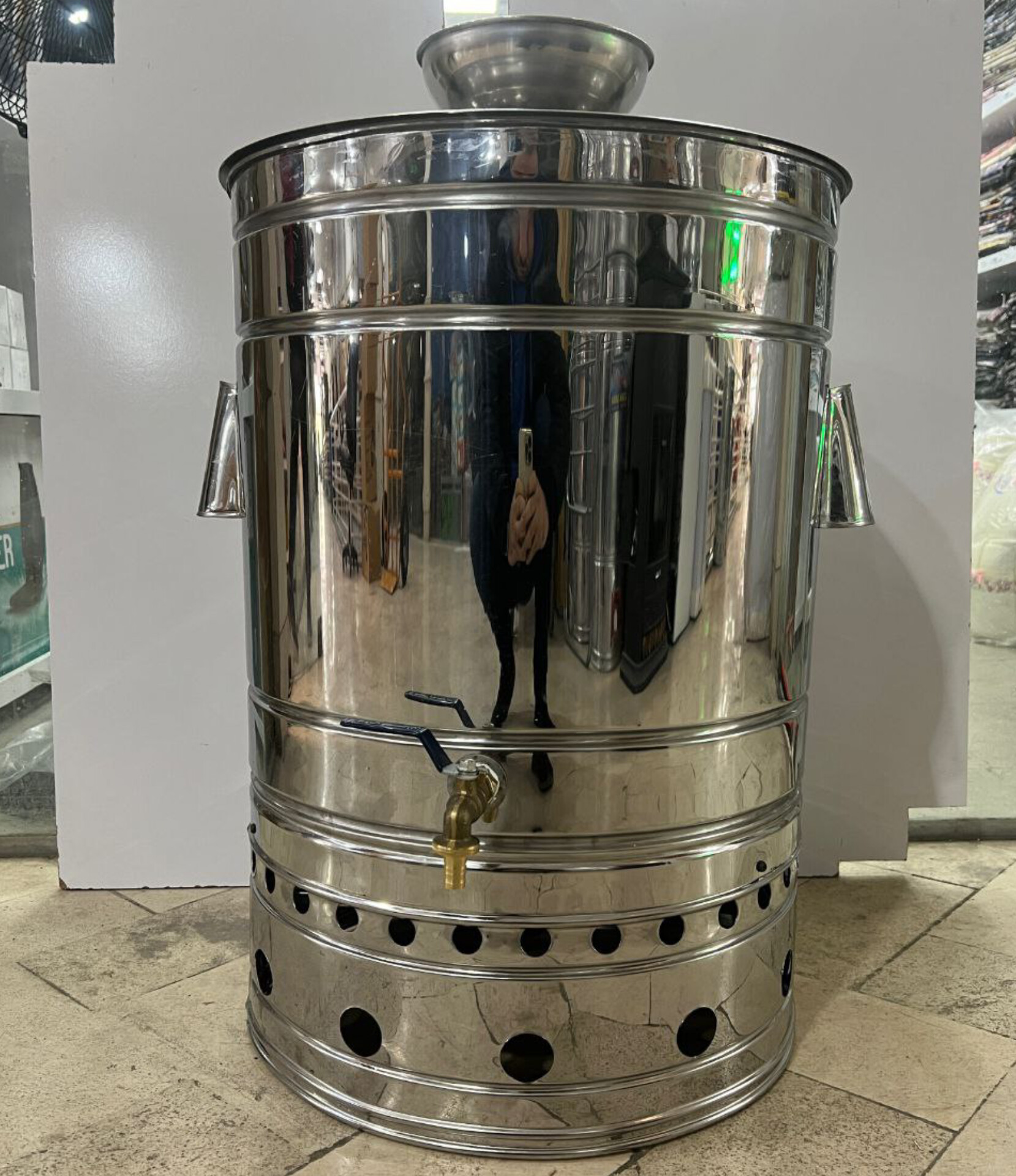 سماور گازی ۴۰ لیتری سماور بزرگ مجلسی هیئتی استیل مسجد موکب سوپر مارکت بشکه ای صدرا استیل کار(پس کرایه)